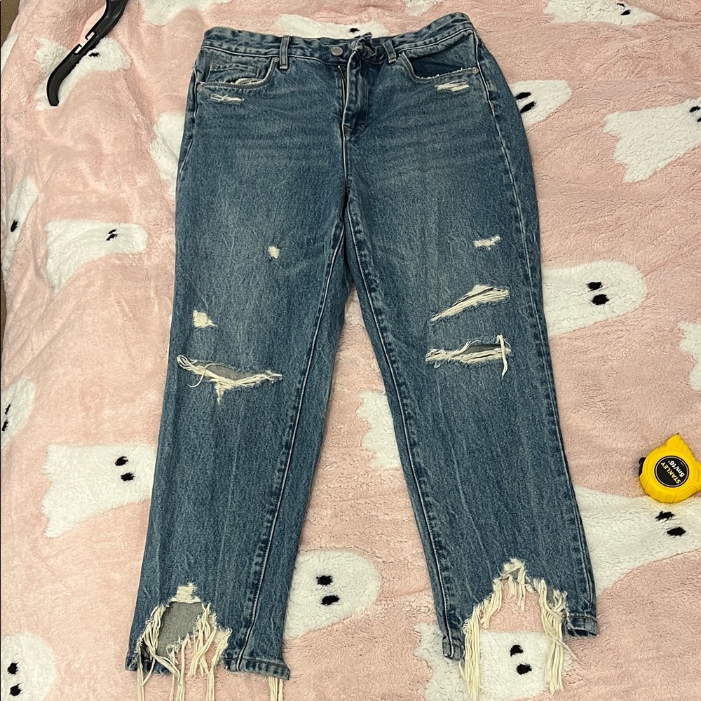 Stylish, distressed jeans in heavy weight denim. Size 29
